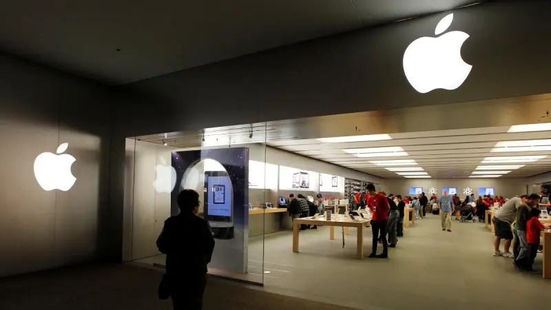 Apple cae en Wall Street tras informes sobre fallas y retrasos en el iPhone plegable