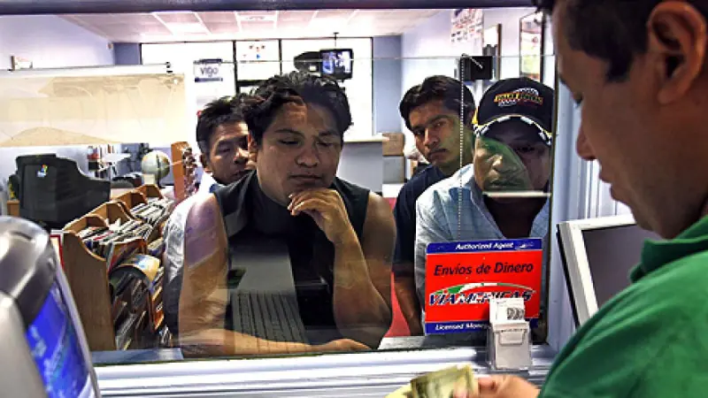 En febrero, las remesas siguieron desacelerando; crecieron 0.4% anual: Banxico