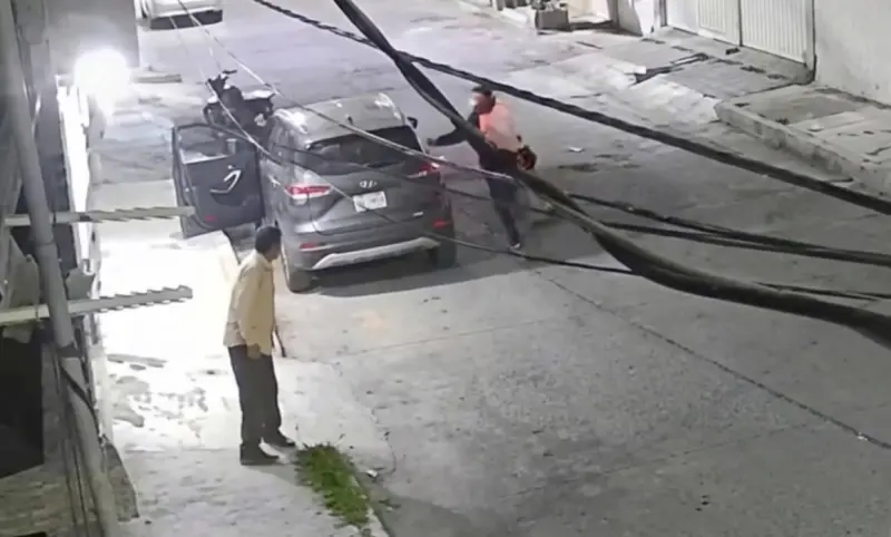 Intentan robar camioneta disfrazados de repartidores en Edomex