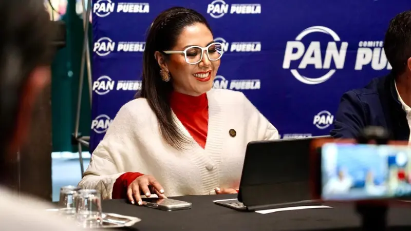 Acepta Genoveva Huerta pinta de bardas a su favor en la capital poblana