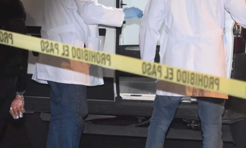 Hombre asesina a navajazos a ex pareja en Punta Oriente