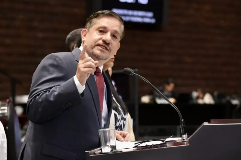 Diputado queretano Luis Humberto Fernández propone ley para proteger a menores en Entornos Digitales