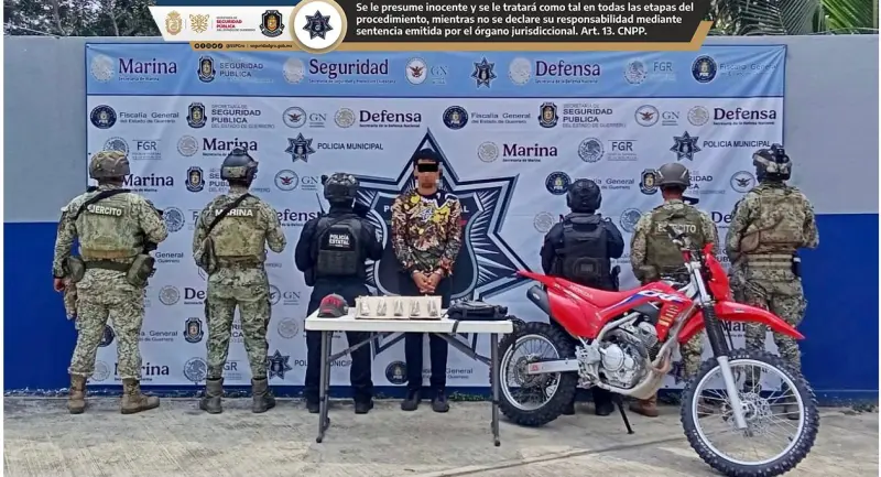 Detienen a un motociclista con dosis de marihuana en Zihuatanejo