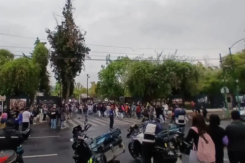 Toman alumnos de IPN instalaciones de ESIME Zacatenco