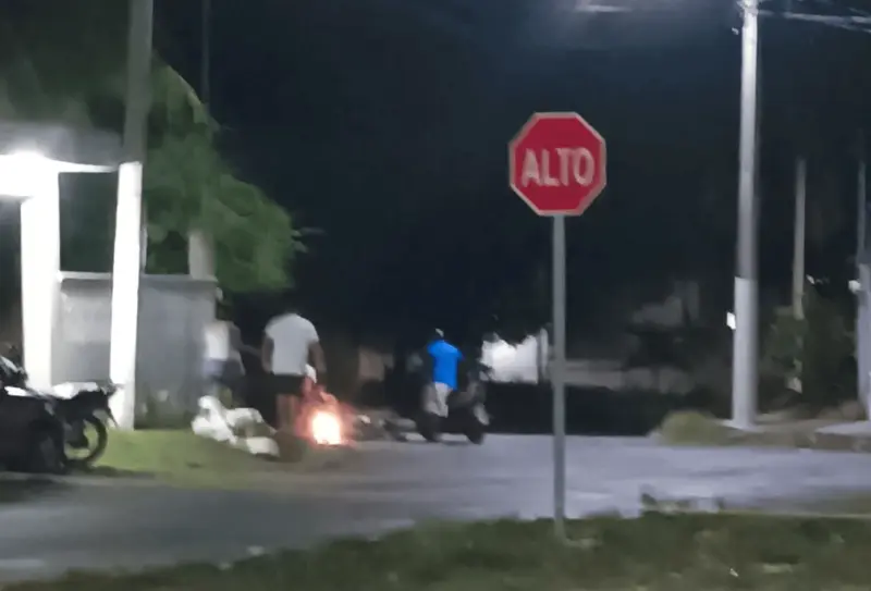 Motociclista ignora alto y causa choque en el centro de Motul