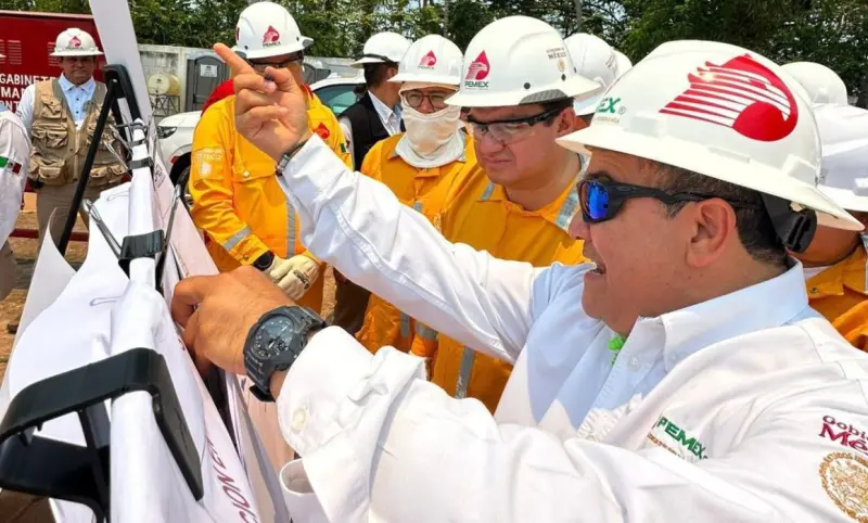 Supervisa director de Pemex obras estratégicas en campo petrolero,Tabasco