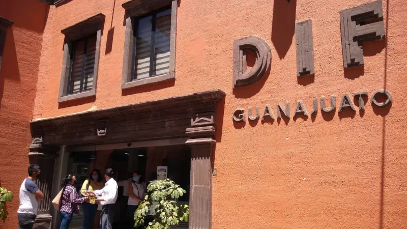 Con Diego Sinhue, siete dependencias estatales simularon competencia en compras públicas