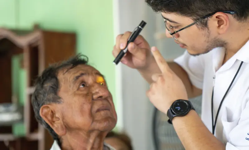 Atiende DIF Yucatán salud visual de las personas mayores