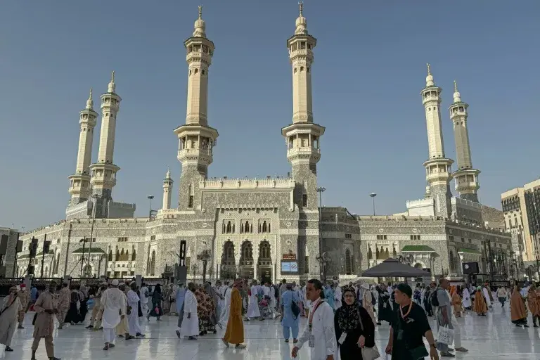 Más de 1.5 millones de peregrinos llegan a Arabia Saudita para el hach pese a tensiones regionales