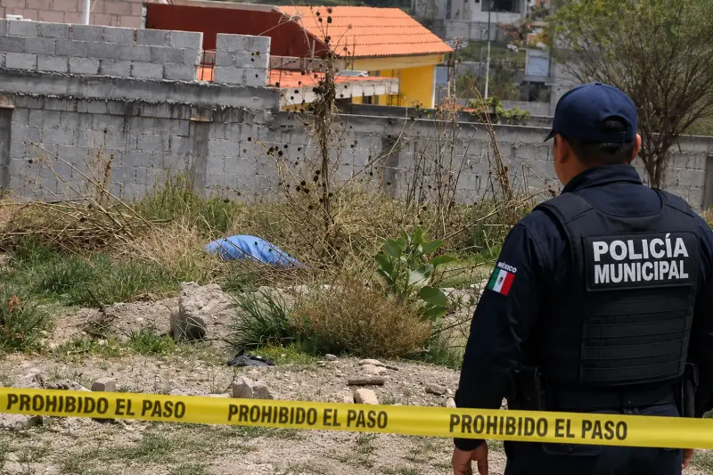 Hallan cadáver de un hombre con un balazo en la cabeza en Totimehuacán