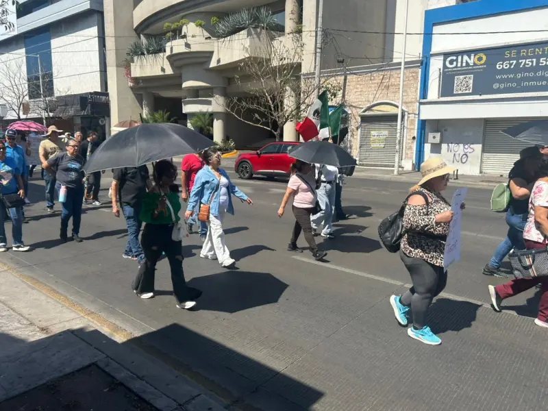Marchan en Culiacán contra altos cobros de la CFE; ciudadanos exigen tarifas justas