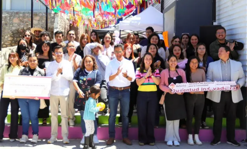 Entregan apoyos económicos a proyectos juveniles en Mineral de la Reforma