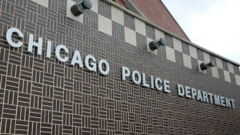Confirman 21 heridos y 5 policías atropellados tras caos en Chicago