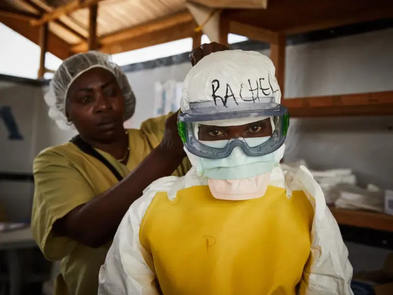 México emite aviso preventivo por brote de ébola en África
