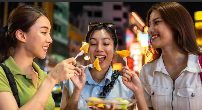 Promueven hábitos saludables al comer fuera de casa