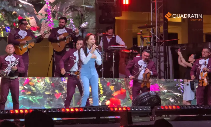 Majo Aguilar canta en Acapulco