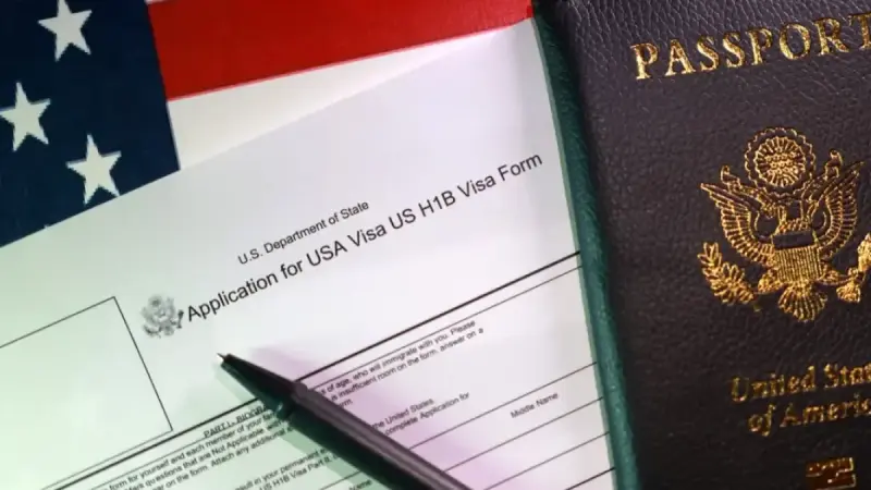 Gobierno de Donald Trump da marcha atrás en nueva norma para solicitudes de "green card"