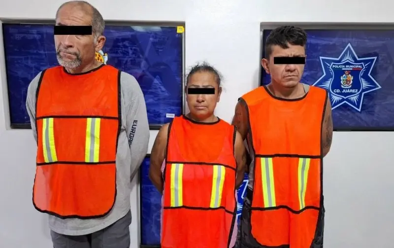 Caen tres presuntos asaltantes con droga y mercancía robada en su poder