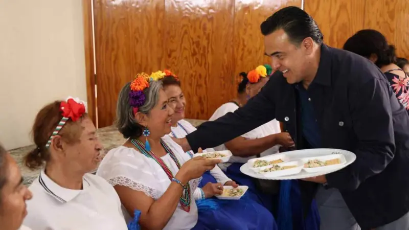 Luis Nava fortalece atención a adultos mayores de Huimilpan