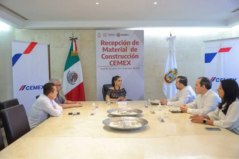 Da banderazo Evelyn Salgado a salida de tráilers con material Cemex