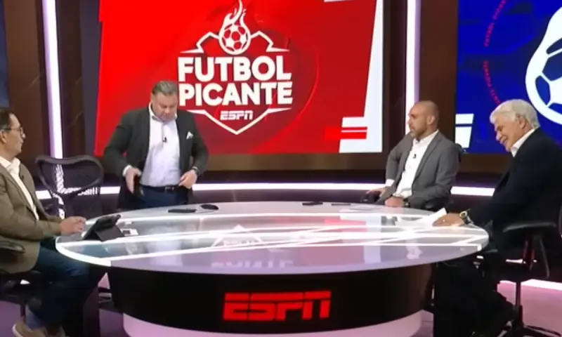 Por Chivas, Dionisio Estrada se molesta con Adal Franco y amenaza con abandonar mesa de discusión