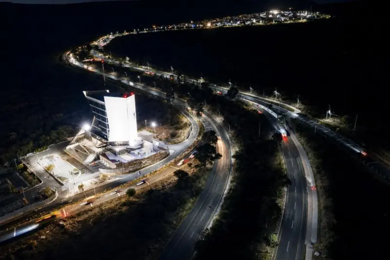 Felifer Macías reporta la instalación de 9 mil luminarias LED y solares en el municipio de Querétaro