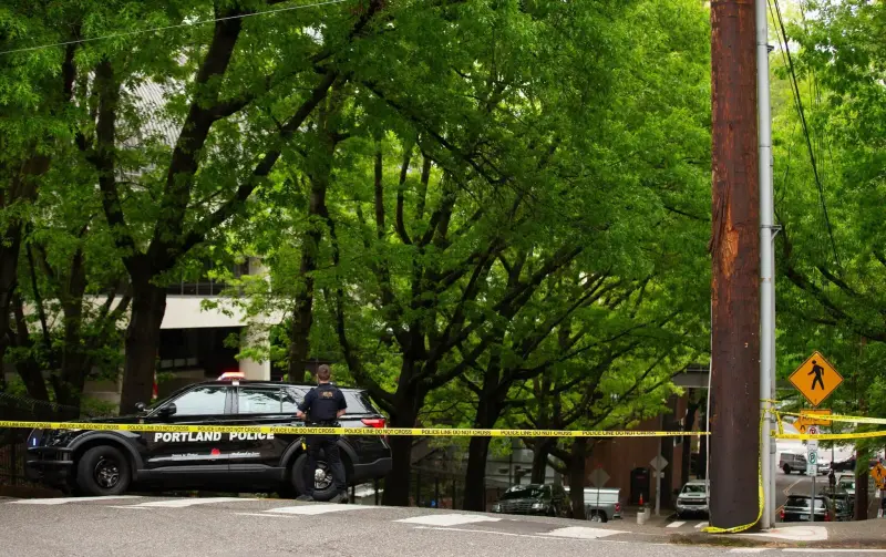 Coche cargado de explosivos se estrella contra un club deportivo en Portland, Oregón