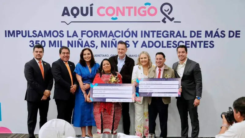 Reconoce Felifer Macías la labor de los maestros para formar mejores generaciones