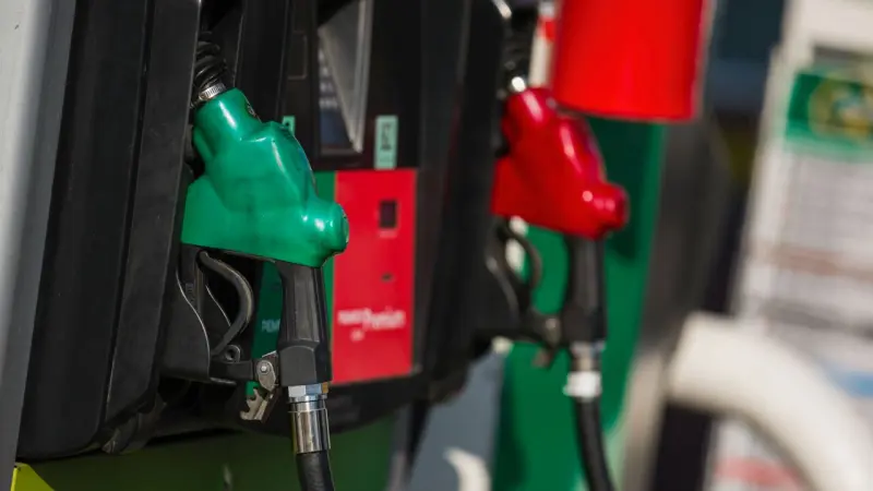 Hacienda mantiene subsidio a diésel por arriba de 60%, mientras lo sube para Magna y Premium