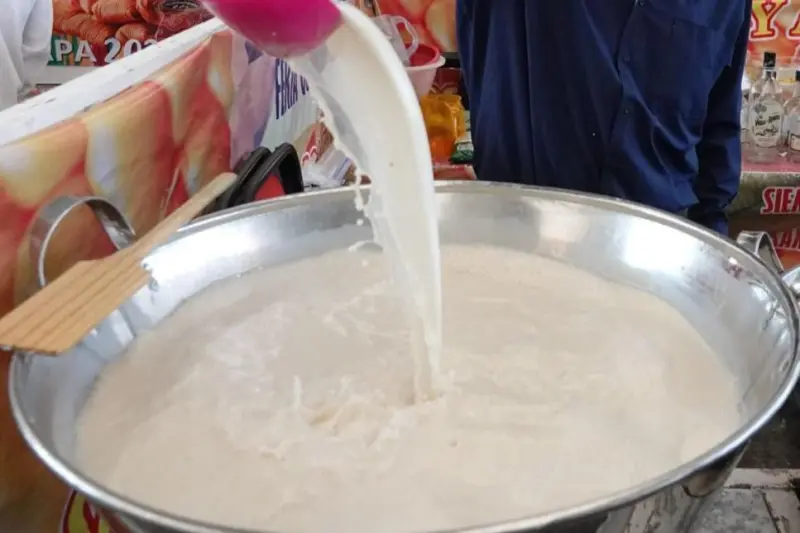 Pasen a tomar atole todos los que van pasando