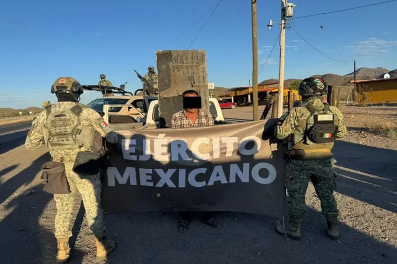 Detienen en Altar a hombre con arsenal oculto en compartimento oculto de pickup