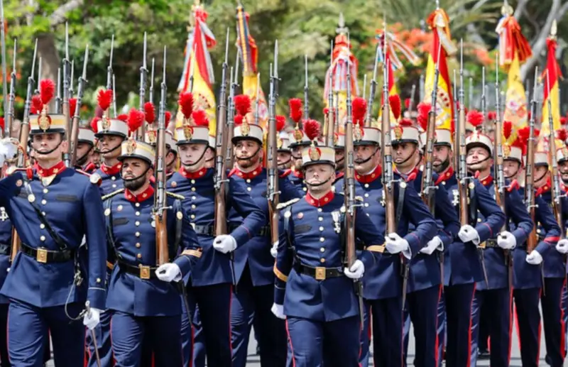 Vigo, la bandera y Leonor: las claves de un Día de las Fuerzas Armadas marcado por los imprevistos