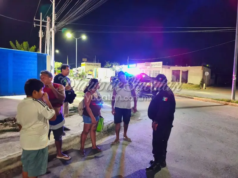 Vecinos de Umán bloquean calle por falta de energía eléctrica; CFE no da una solución
