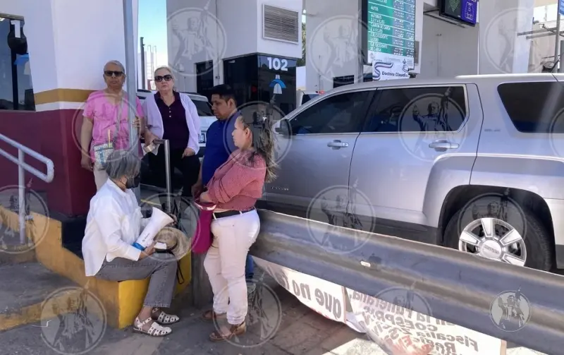 Familias del caso crematorio Plenitud protestan en el puente Paso del Norte