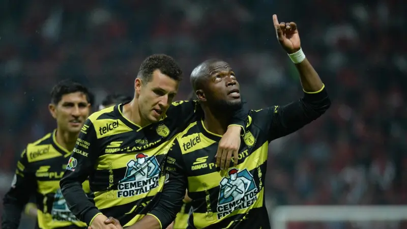 Pachuca deja a Toluca contra las cuerdas en Liguilla