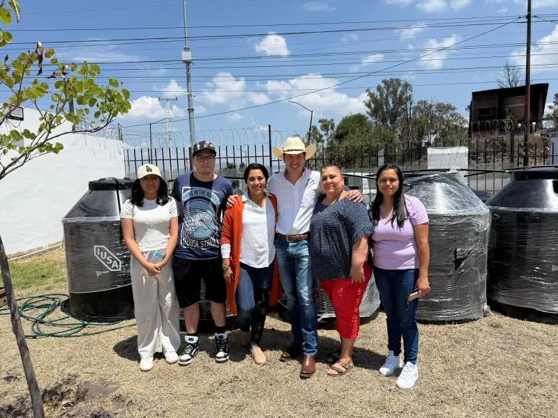 Entrega Rodrigo Monsalvo 200 tinacos para fortalecer el almacenamiento de agua en hogares marquesinos