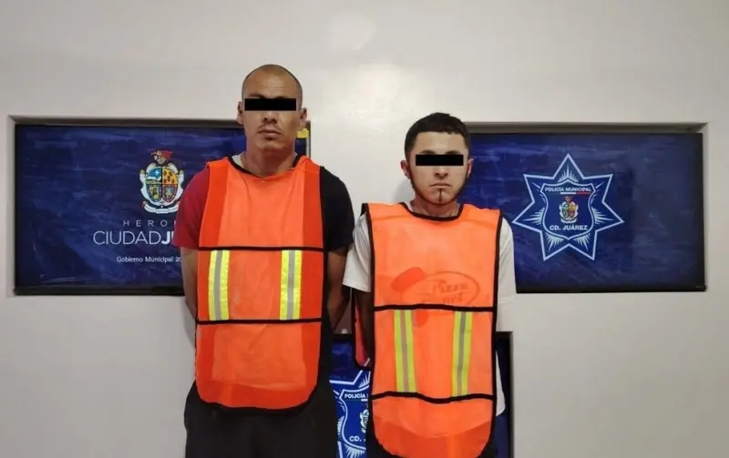 Policías aseguran medio kilo de cristal y detienen a dos