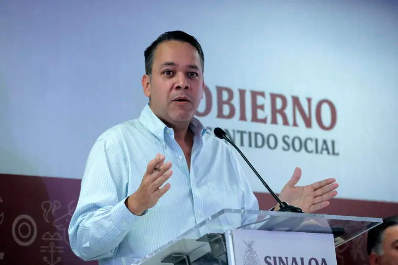 Enrique Díaz Vega se entrega a autoridades estadounidenses, confirma López-Dóriga