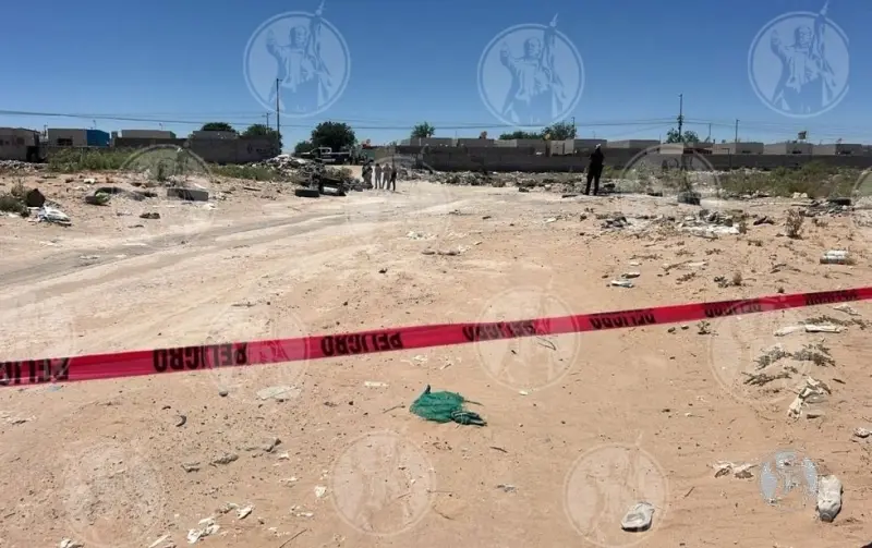 Abandonan cadáver de mujer encobijado en terreno baldío de Misiones de Creel