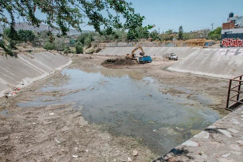 GDL suma cuatro toneladas de escombro extraído en pasos a desnivel de cara a las lluvias