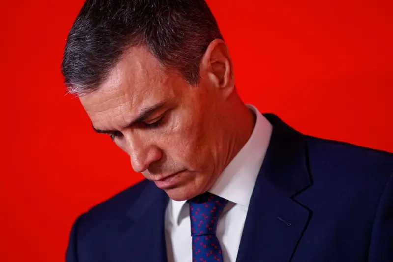 Ferraz cierra filas con Sánchez mientras los barones reclaman una reflexión urgente