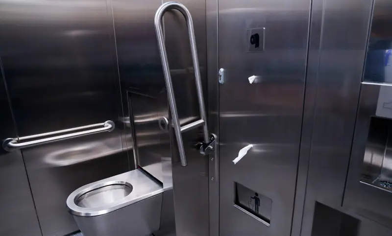 De 26 mdp, el costo de cabinas de baños públicos en CDMX