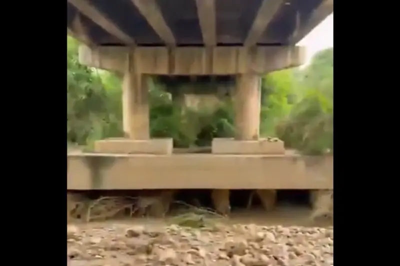 Suspenden paso en puente colombo-venezolano por daños estructurales