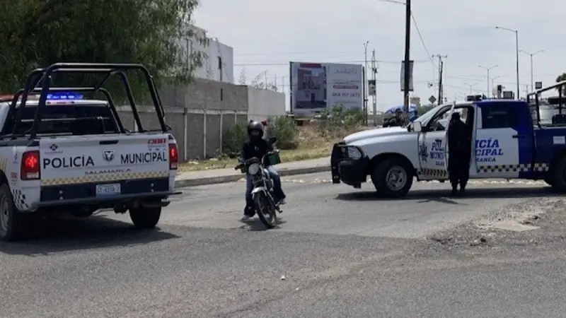 Dejaba a su hija en la escuela, cuando le robaron su auto con violencia en Salamanca