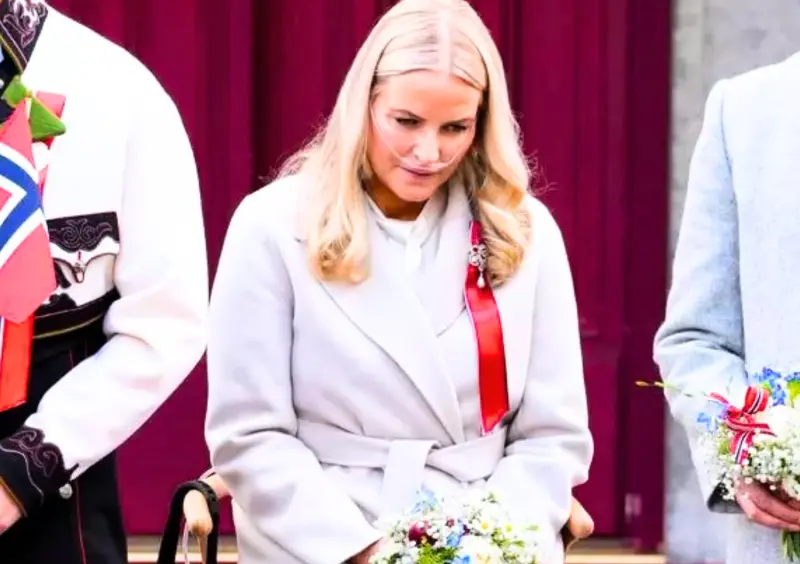 Mette-Marit afronta su acto más duro: la princesa aparece con oxígeno en el Día Nacional de Noruega