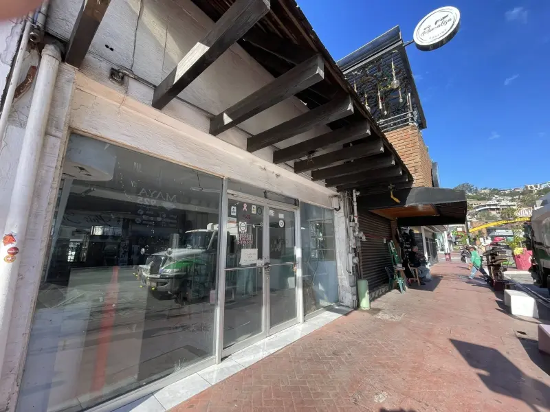 Están vacíos 30% de locales en Centro de Ensenada