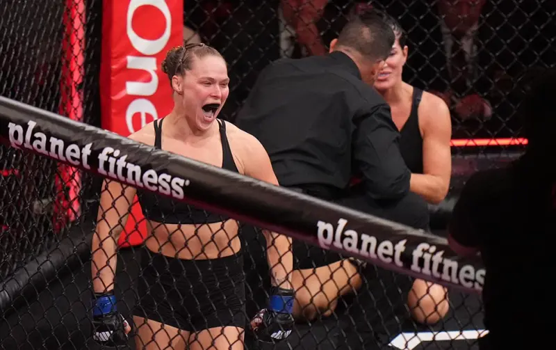 Ronda Rousey somete a Carano en 17 segundos