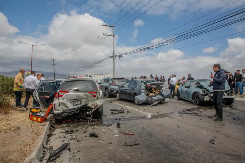 Seis autos y una motocicleta involucrados: así fue la aparatosa carambola en Tijuana