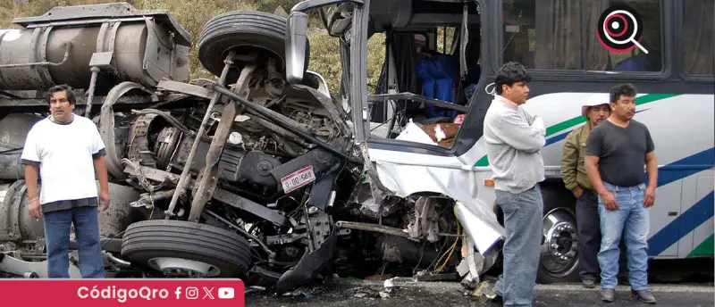 Volcadura de autobús turístico en Nayarit deja 11 muertos y 31 heridos