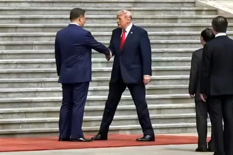 Llega Trump a reunión con Xi en Beijing